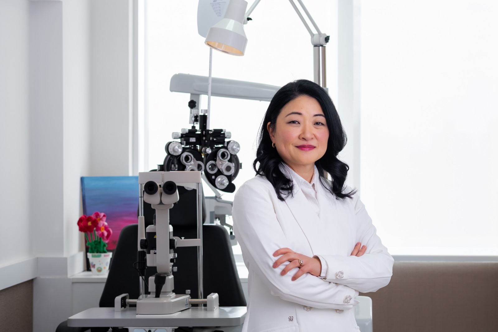 Retrato da Dra. Regina Sakamoto, oftalmologista em Porto Alegre